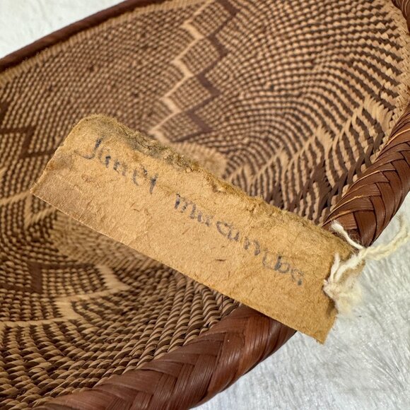 Vintage Tassel Handwoven Basket Intricate Hand-woven in Africa Tag signed - Picture 4 of 9